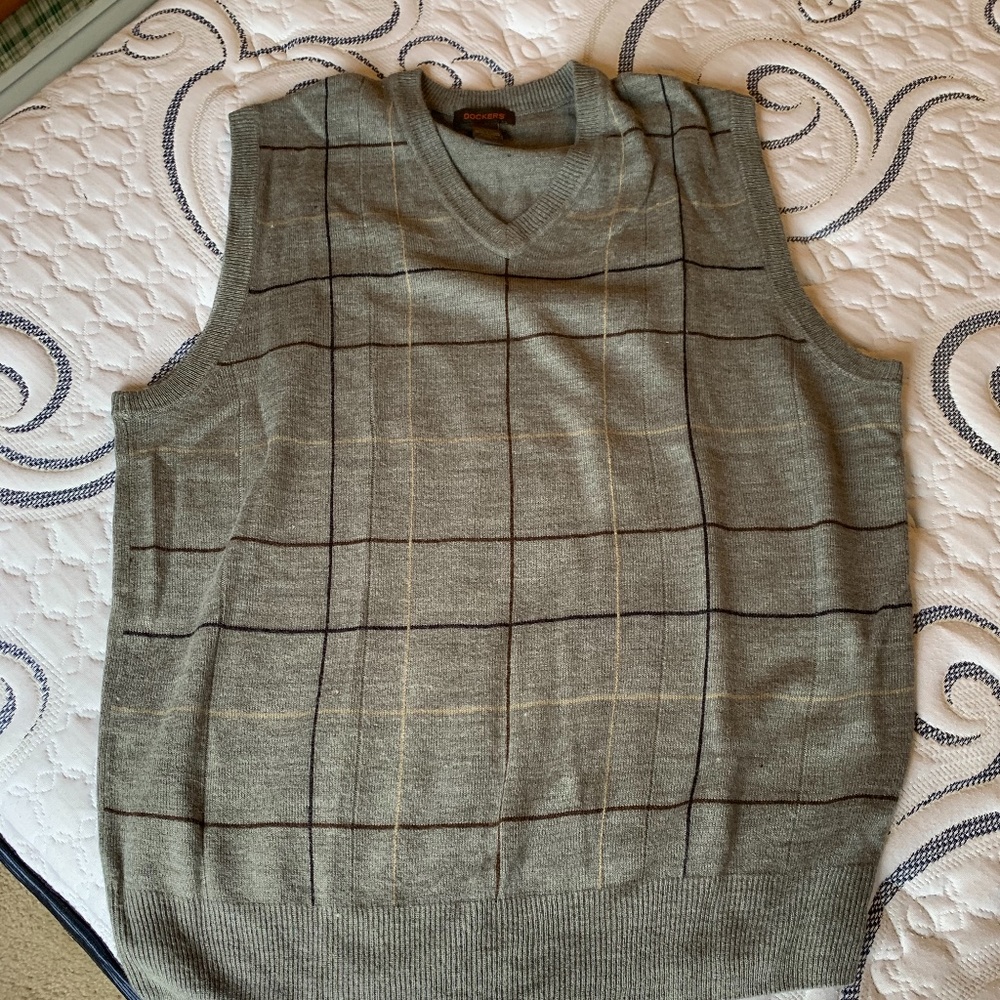 Dockers gray sweater vest size large